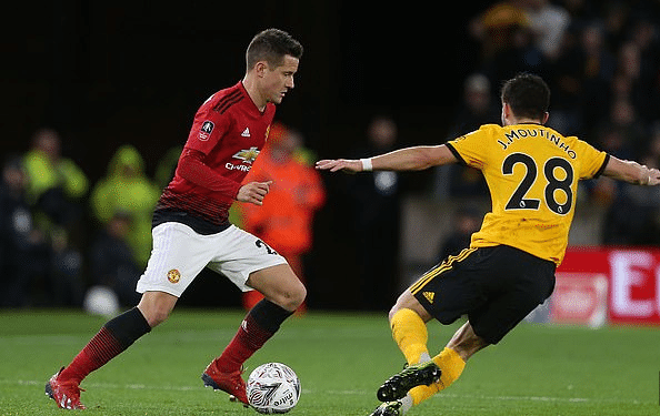 半决赛天津女排应该变阵：陈博雅刘美君换位、盯死泰纳拉就能赢.